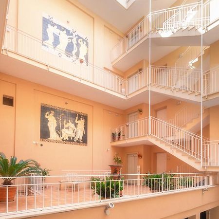 Palazzo Leo Suite And Apartment เลชเช ภายนอก รูปภาพ