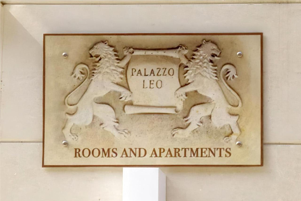 Palazzo Leo Suite And Apartment เลชเช ภายนอก รูปภาพ