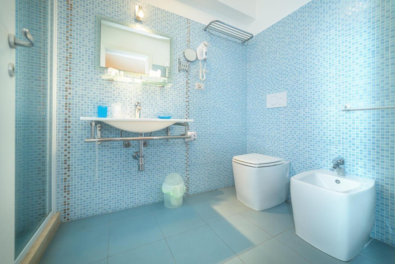 Palazzo Leo Suite And Apartment เลชเช ภายนอก รูปภาพ