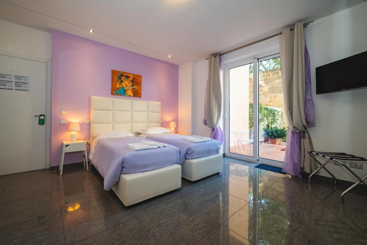 Palazzo Leo Suite And Apartment เลชเช ภายนอก รูปภาพ