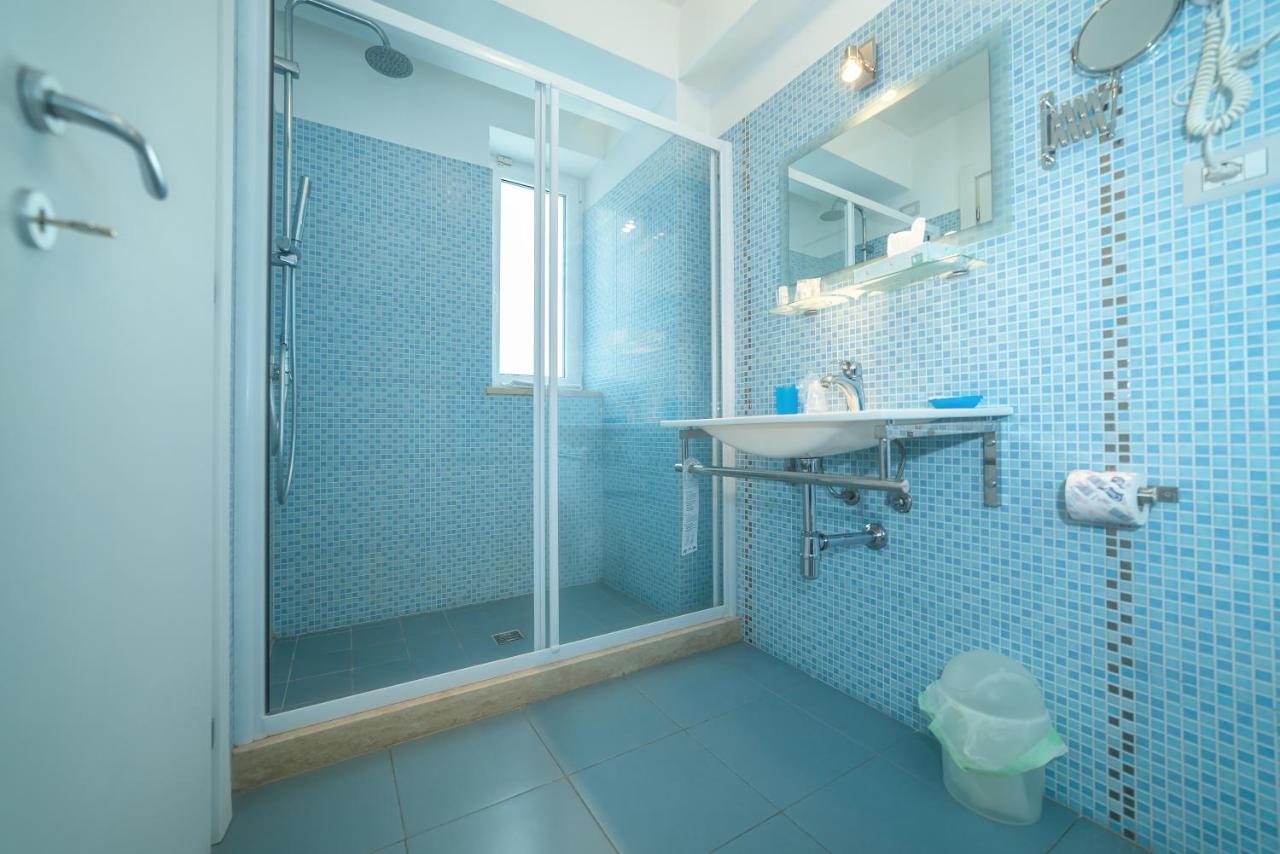 Palazzo Leo Suite And Apartment เลชเช ภายนอก รูปภาพ
