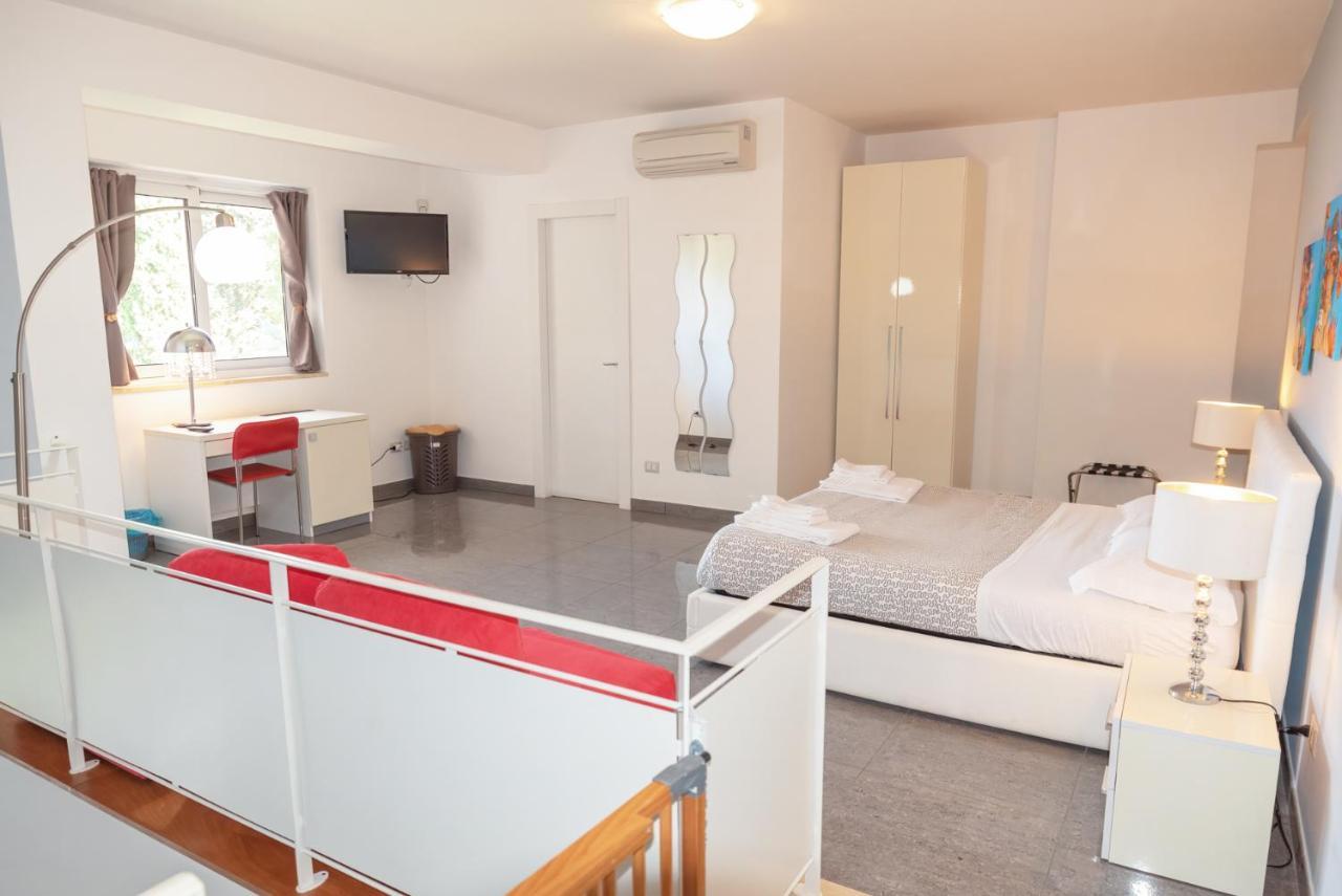 Palazzo Leo Suite And Apartment เลชเช ภายนอก รูปภาพ