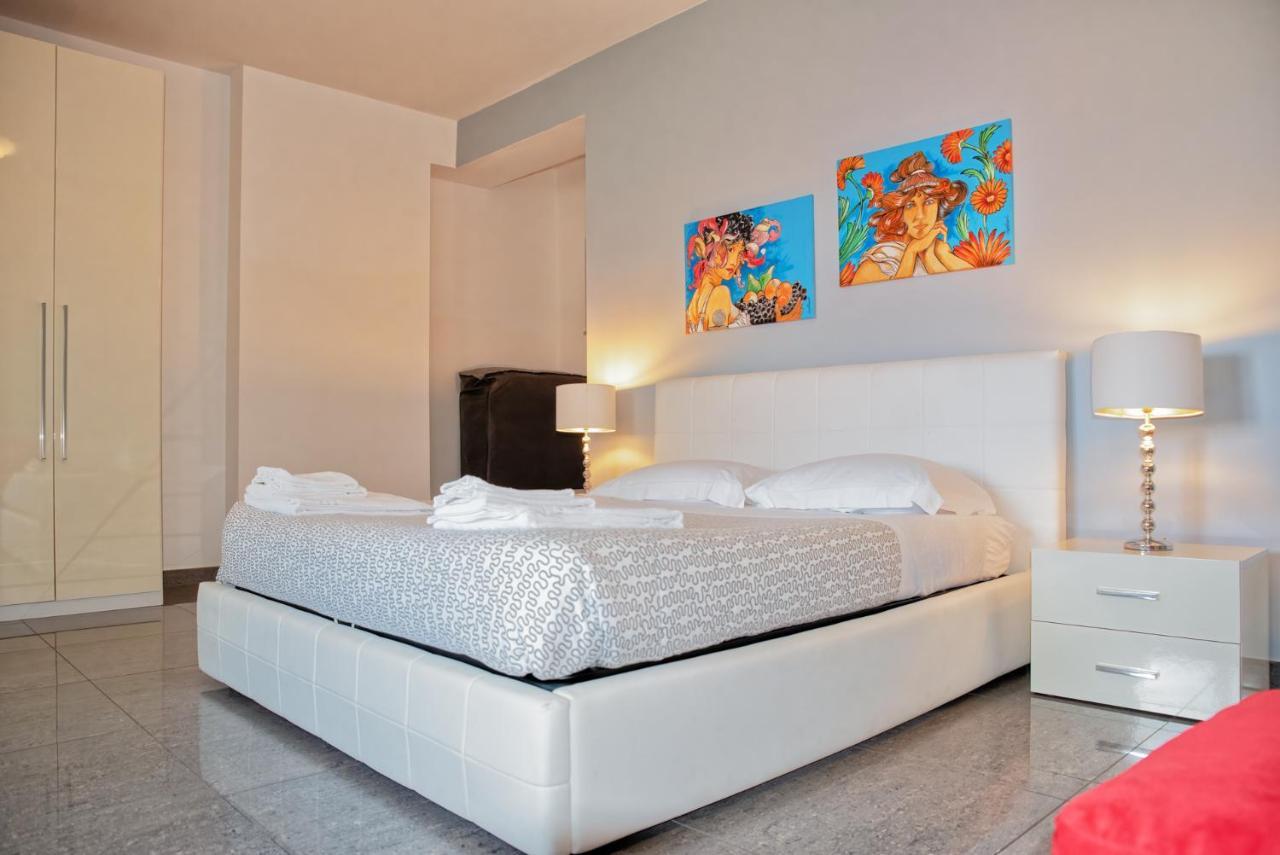 Palazzo Leo Suite And Apartment เลชเช ภายนอก รูปภาพ