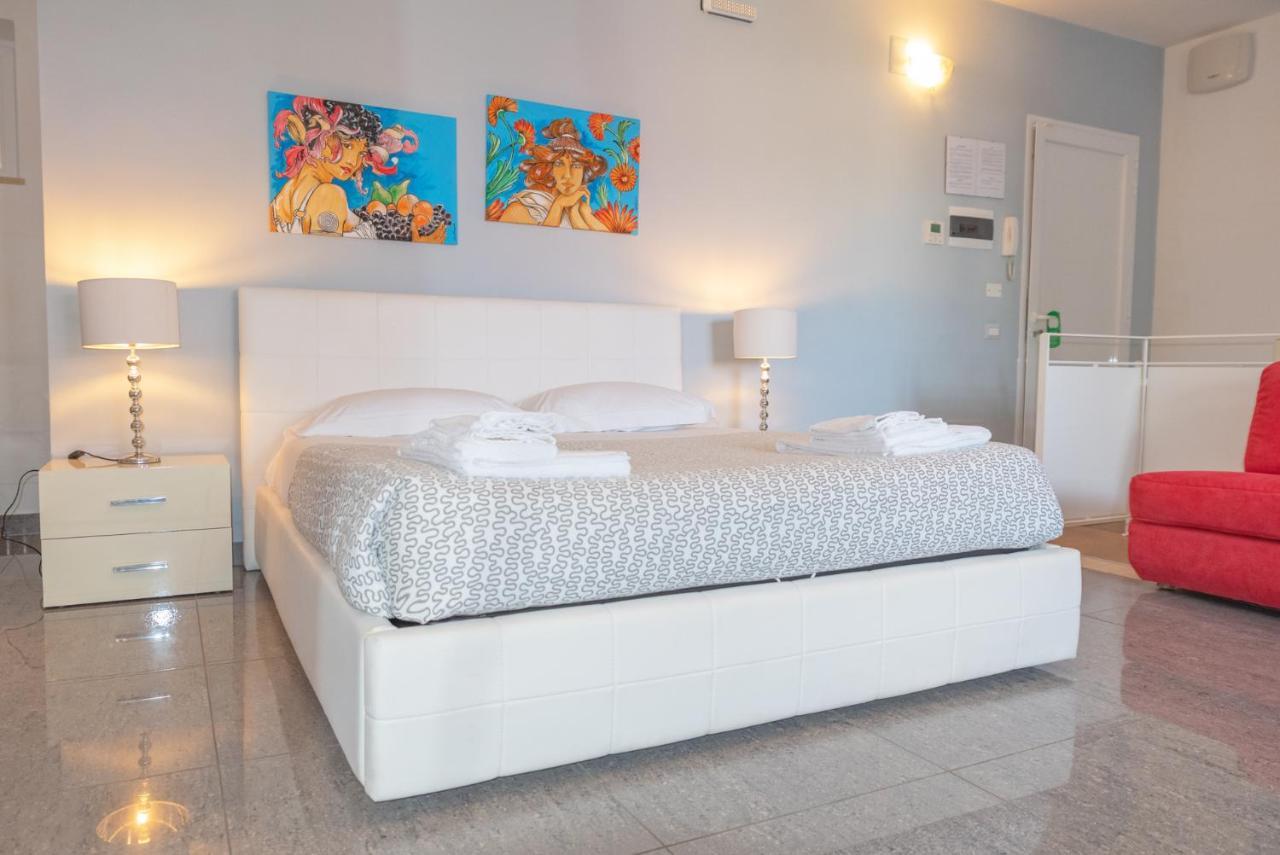 Palazzo Leo Suite And Apartment เลชเช ภายนอก รูปภาพ