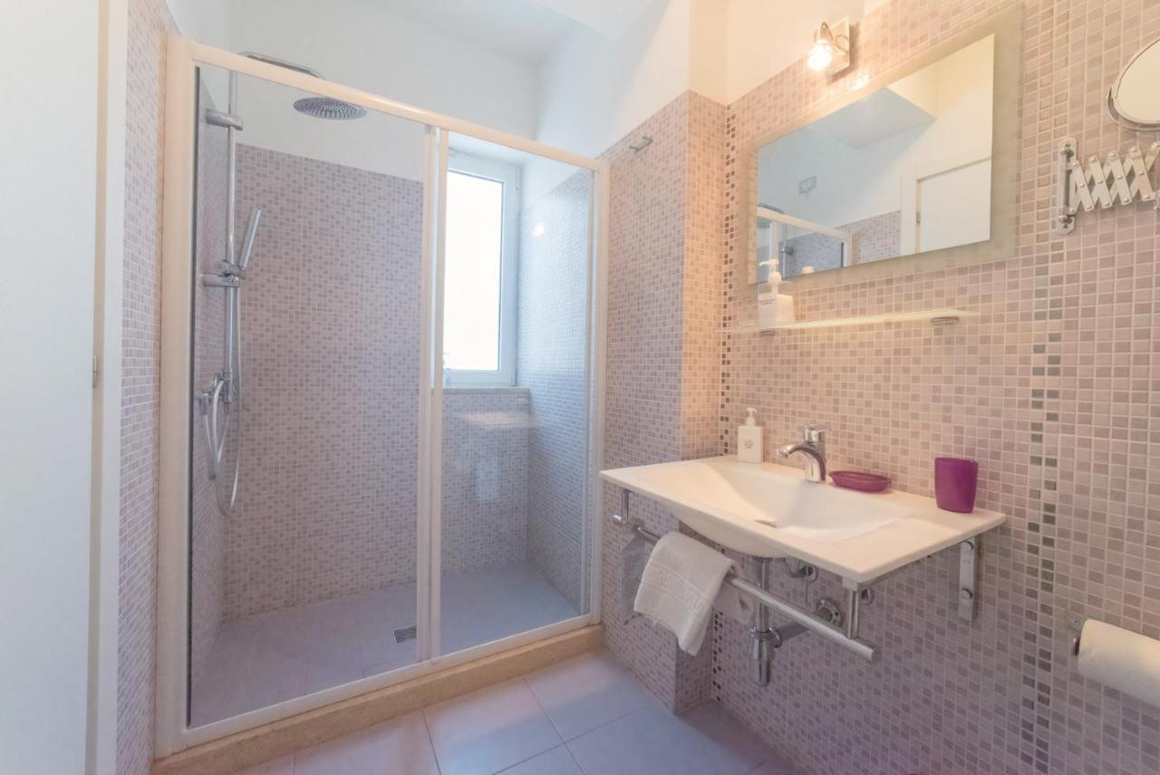Palazzo Leo Suite And Apartment เลชเช ภายนอก รูปภาพ
