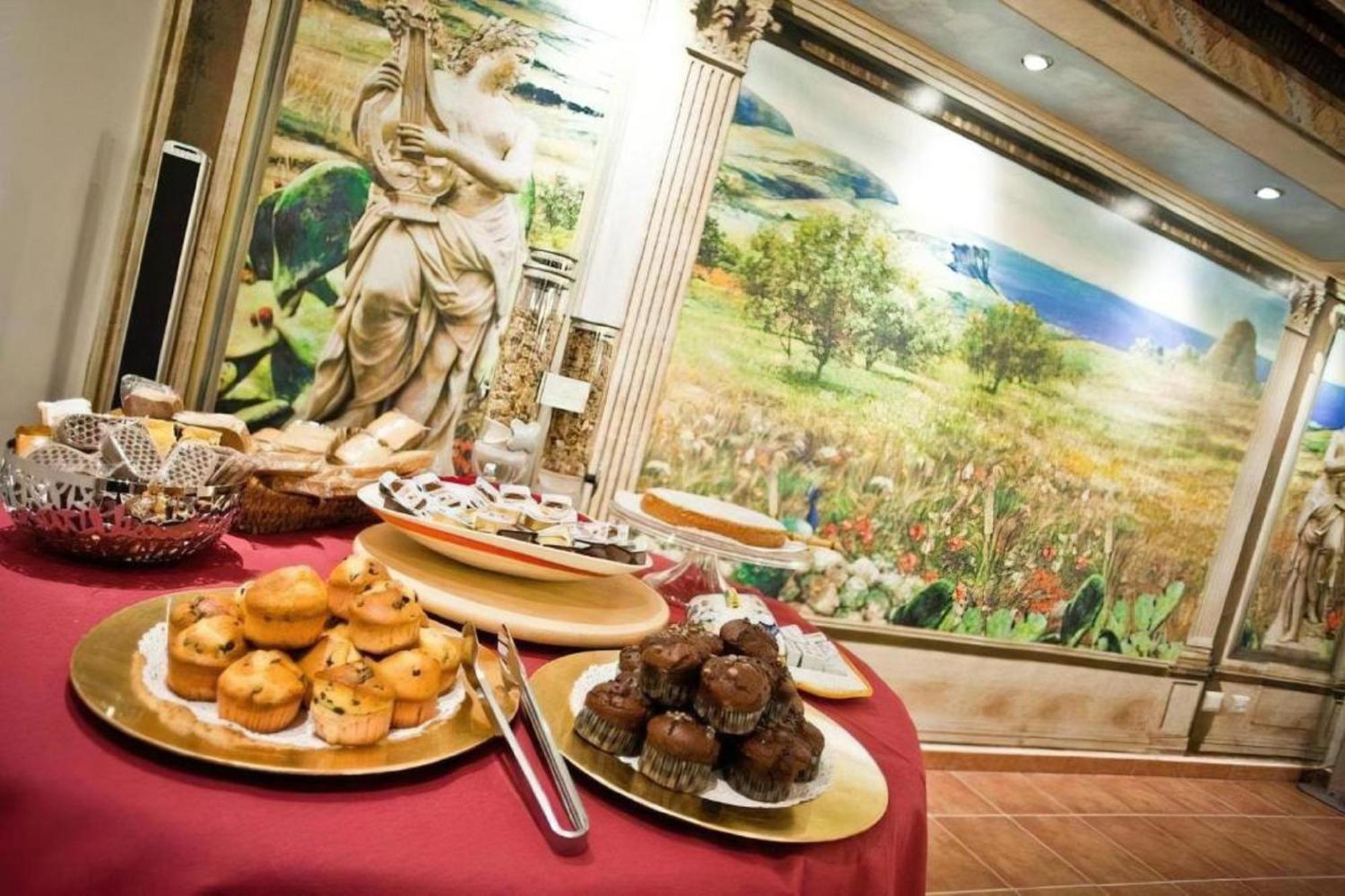 Palazzo Leo Suite And Apartment เลชเช ภายนอก รูปภาพ